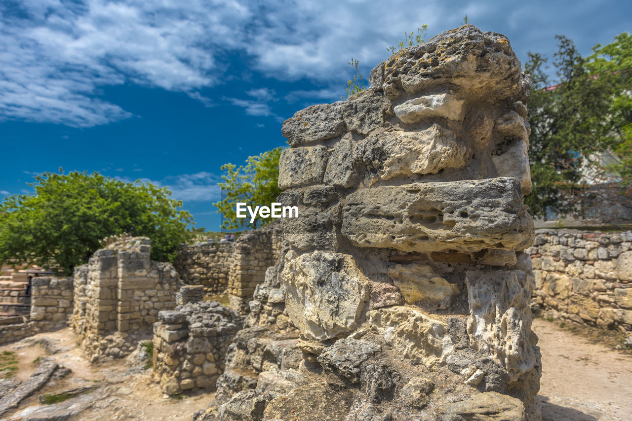 LOW ANGLE VIEW OF OLD RUINS