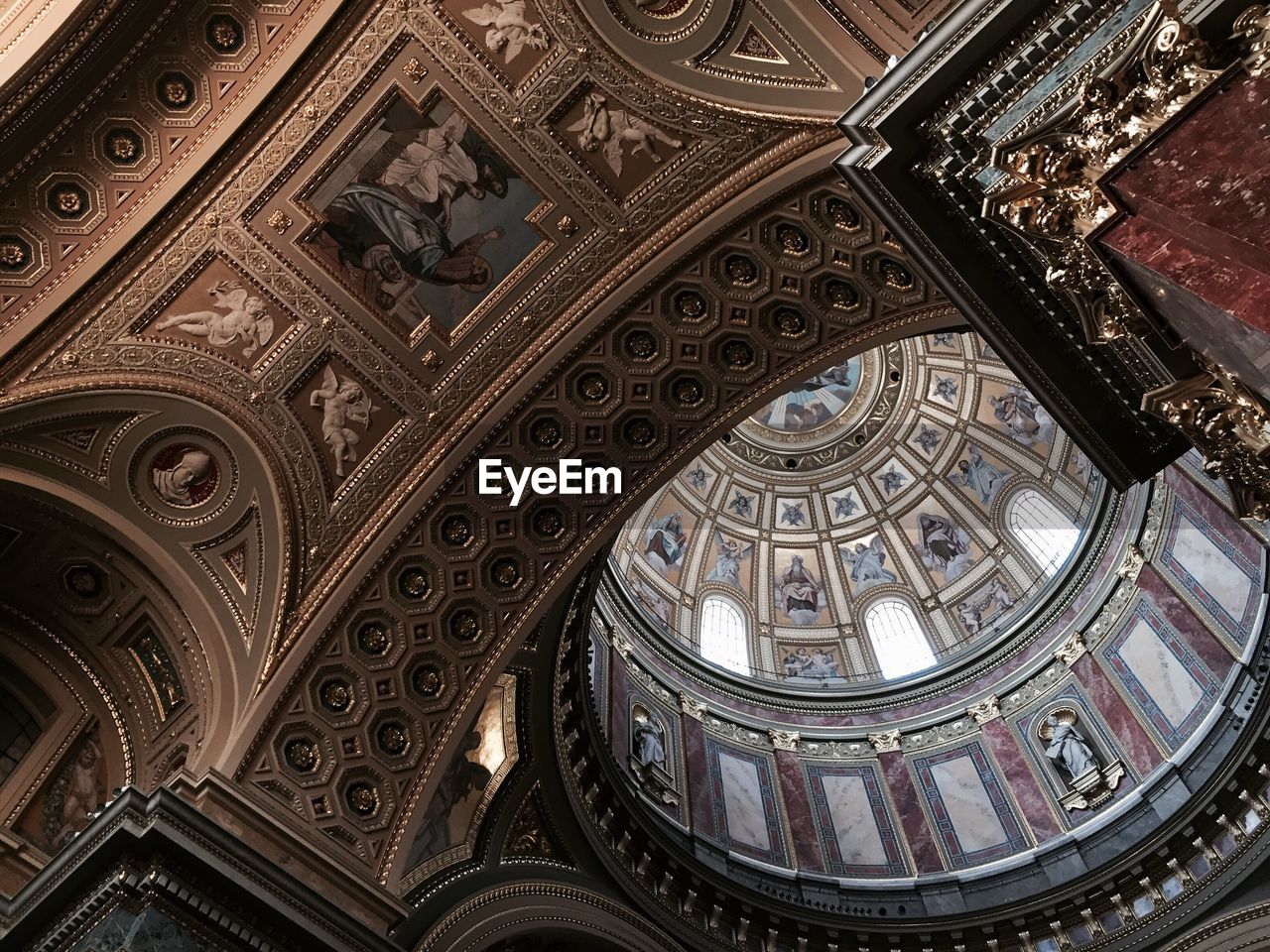 LOW ANGLE VIEW OF DOME CEILING