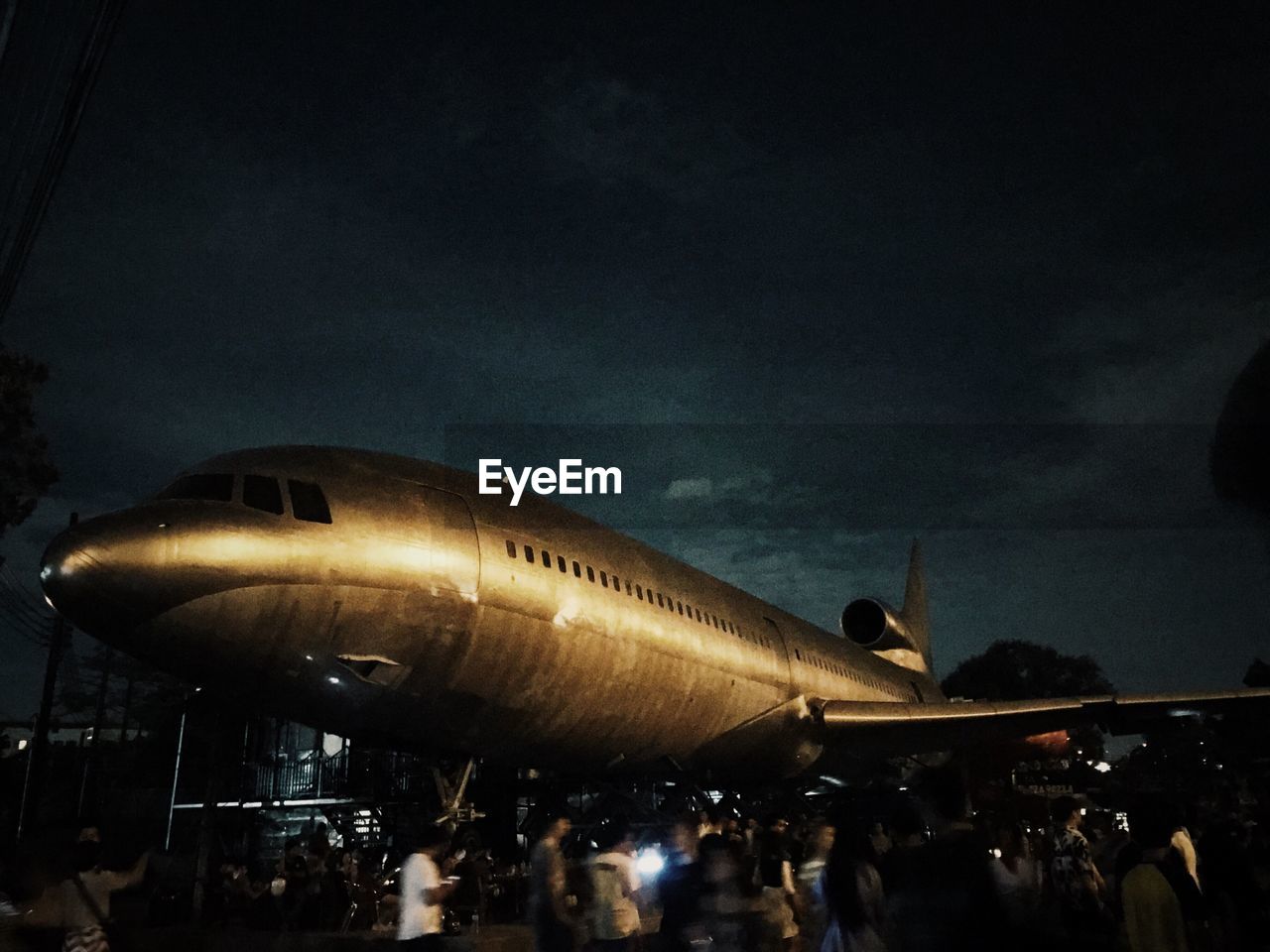 PEOPLE AT AIRPORT RUNWAY AGAINST SKY