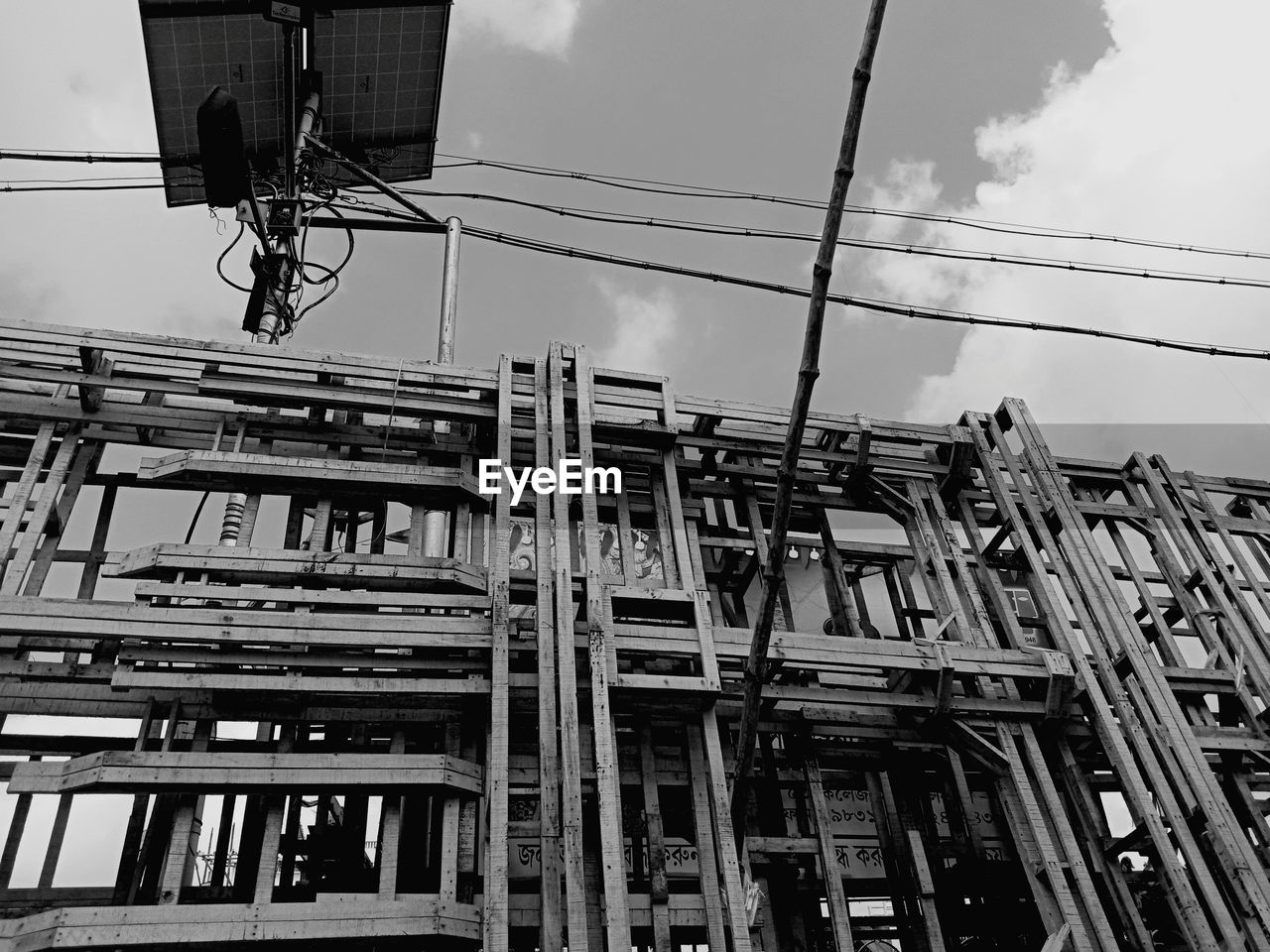 LOW ANGLE VIEW OF CABLES AGAINST BUILDINGS IN CITY