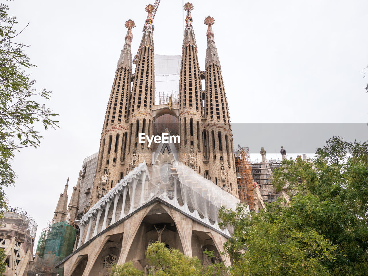 LOW ANGLE VIEW OF TEMPLE AGAINST SKY