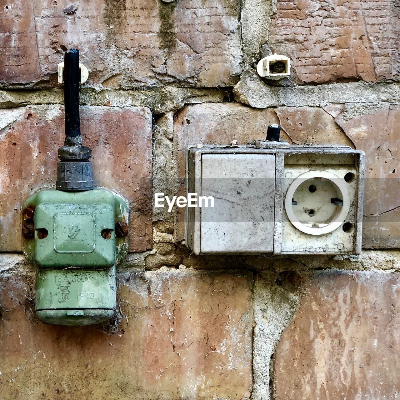 CLOSE-UP OF OLD ABANDONED WALL