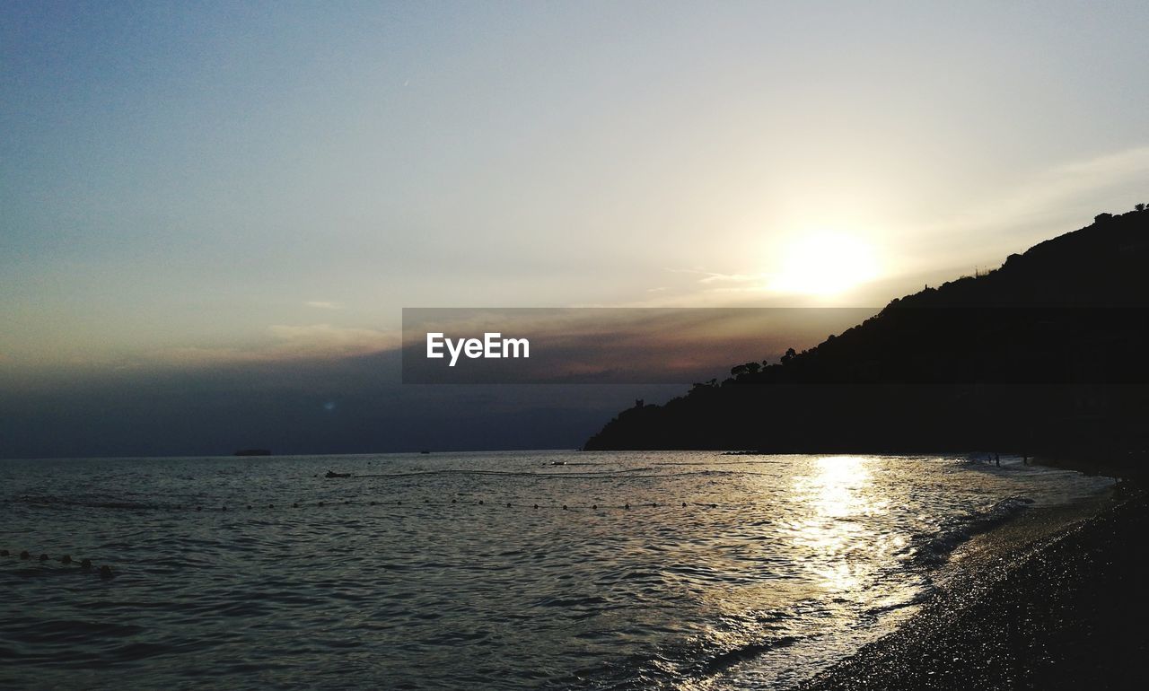 SCENIC VIEW OF SEA AGAINST SUNSET SKY