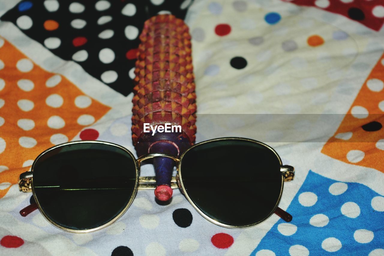 HIGH ANGLE VIEW OF SUNGLASSES AND TABLE