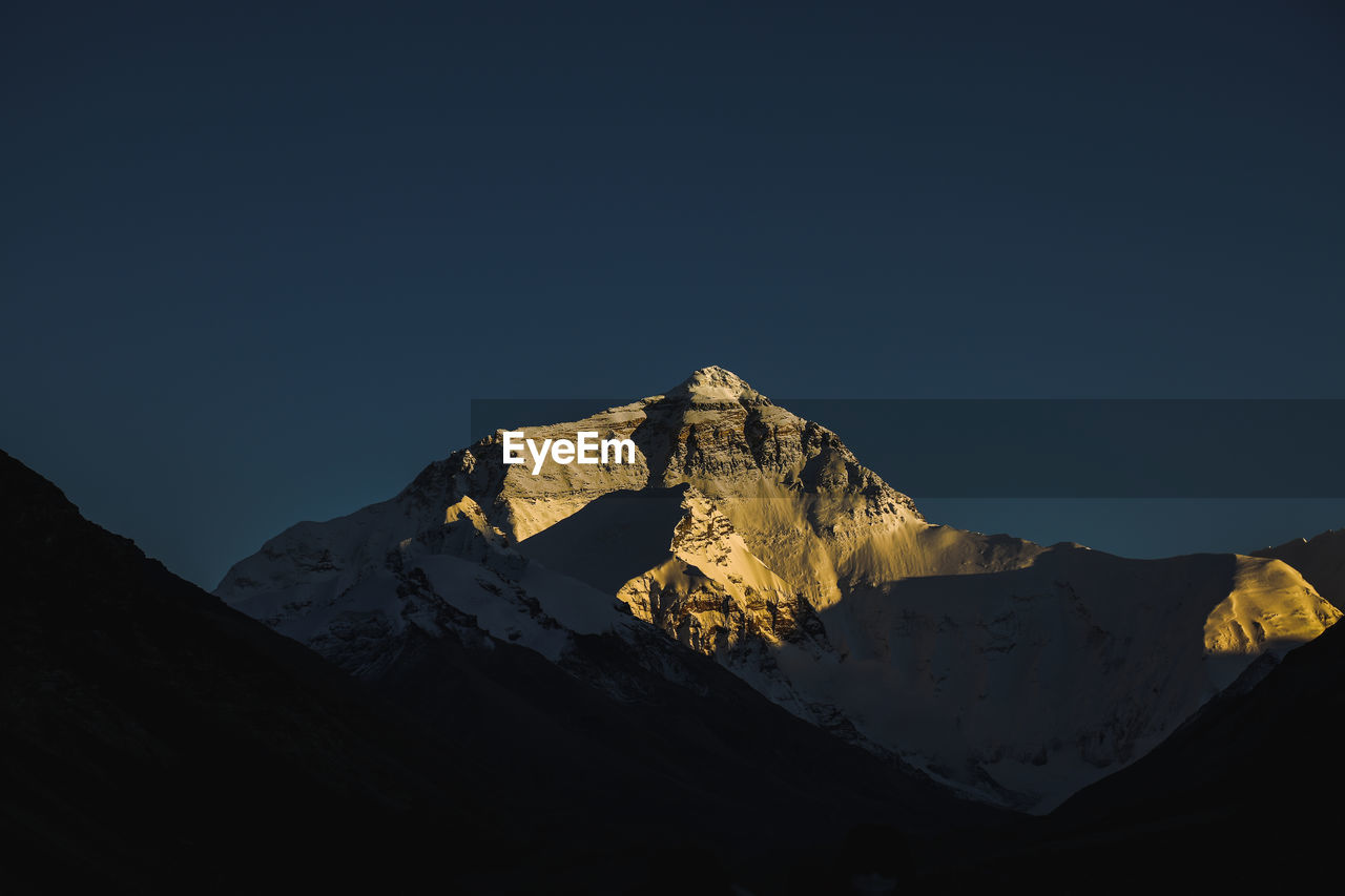 This is the dusk of mount everest