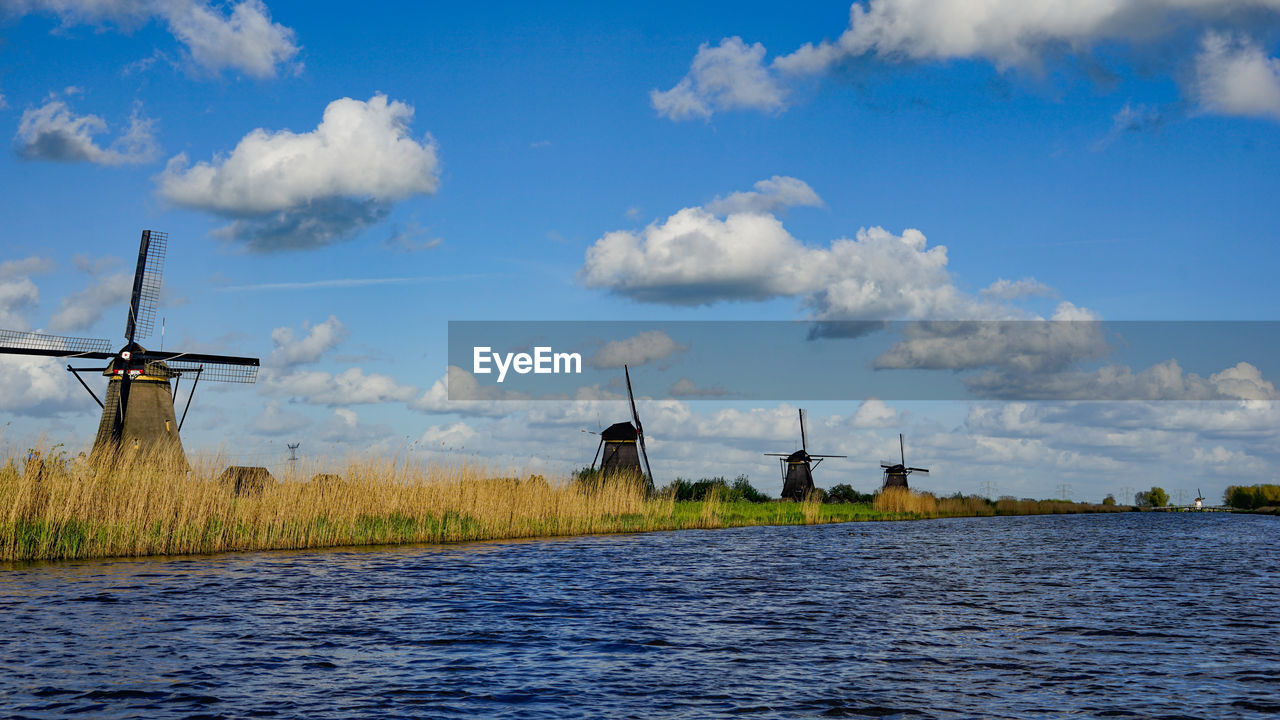 PANORAMIC VIEW OF LAKE AGAINST SKY