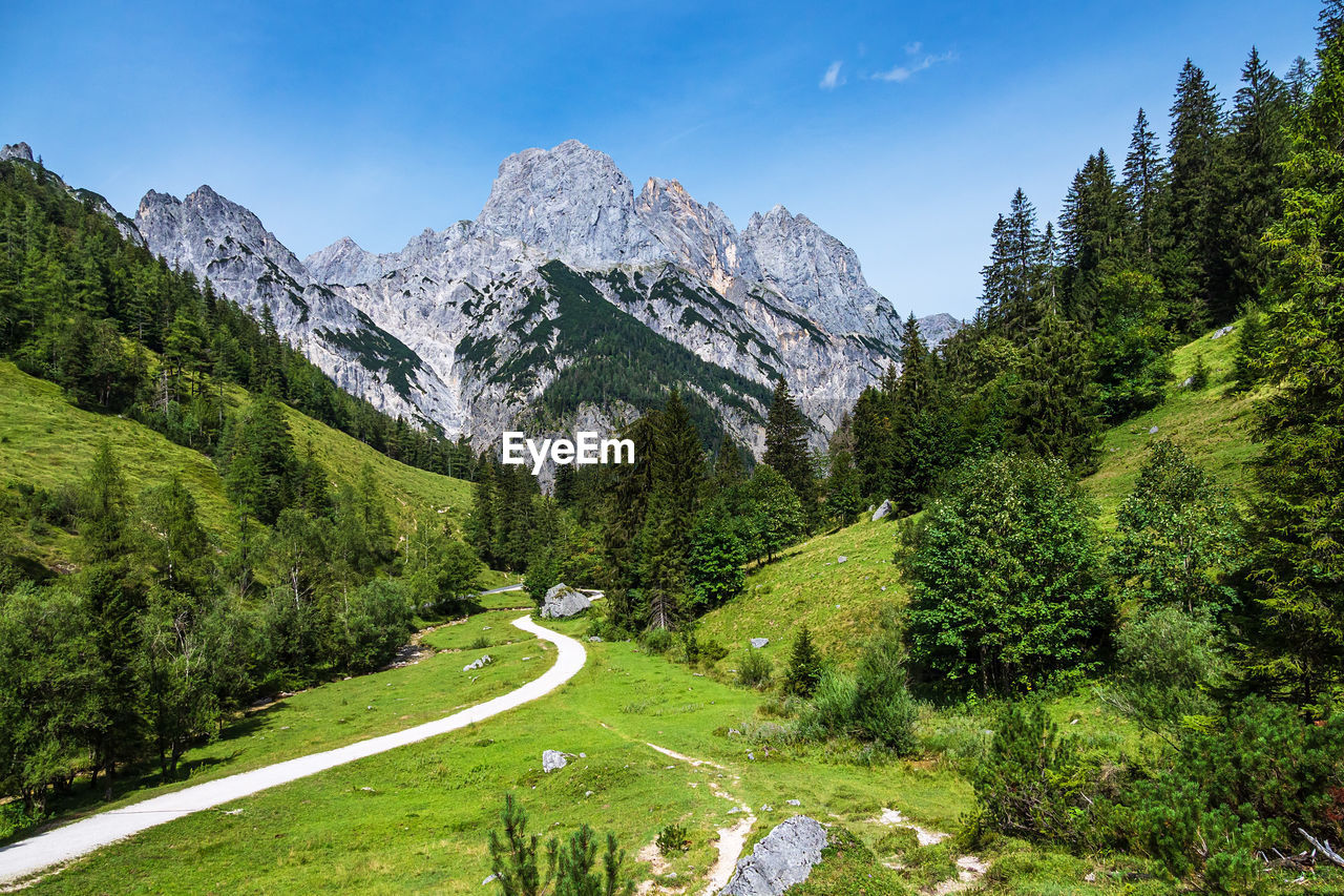 SCENIC VIEW OF ROAD BY MOUNTAINS AGAINST SKY