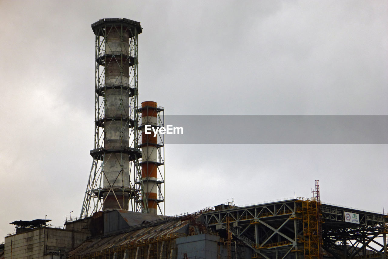 LOW ANGLE VIEW OF INDUSTRY AGAINST SKY