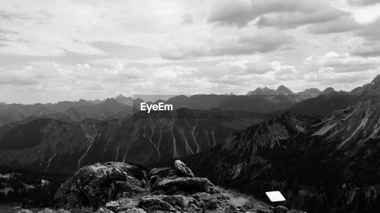 SCENIC VIEW OF MOUNTAIN RANGE AGAINST SKY