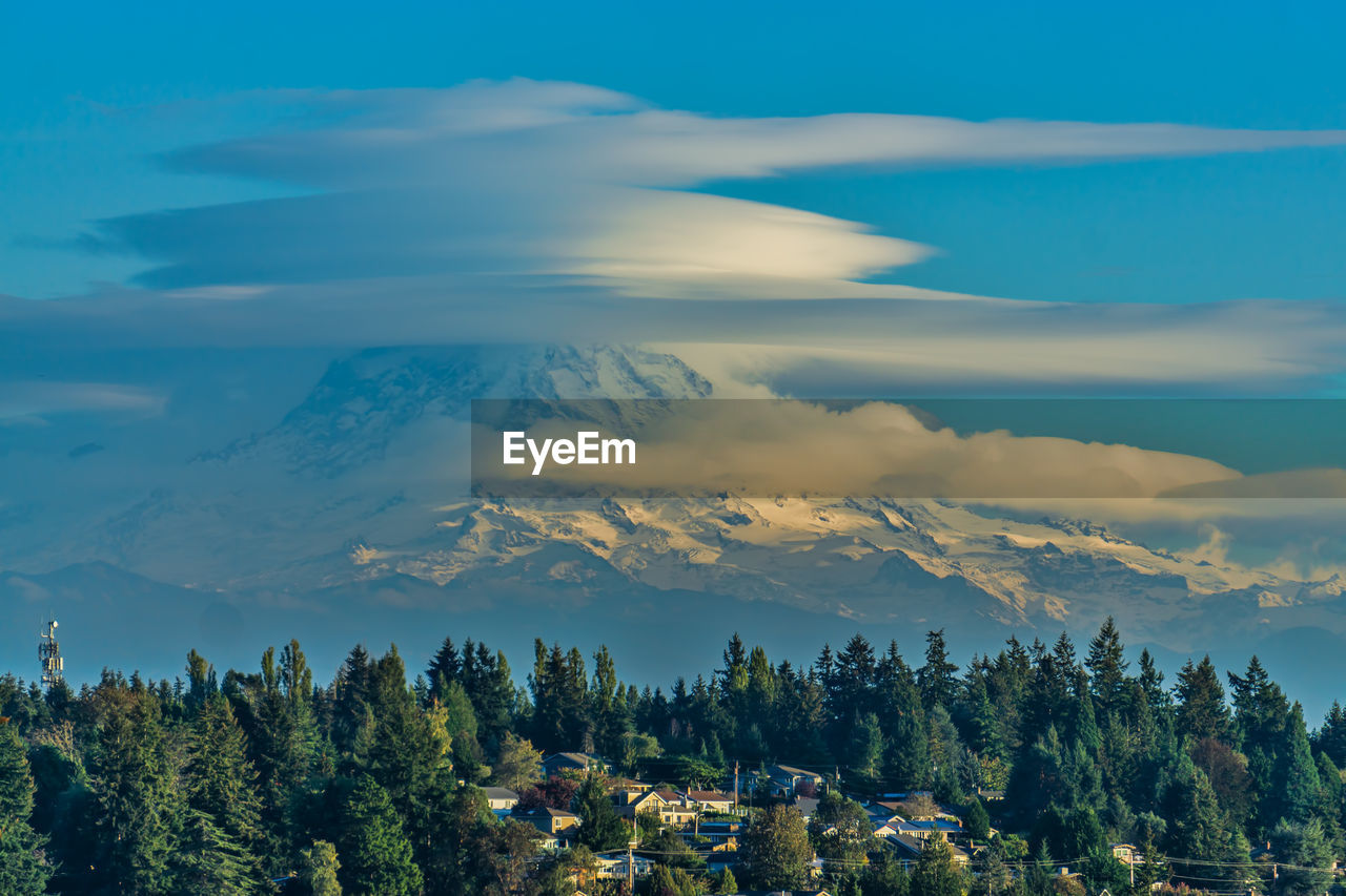 Saucer-shaped clouds hover over mount rainier in washington state.