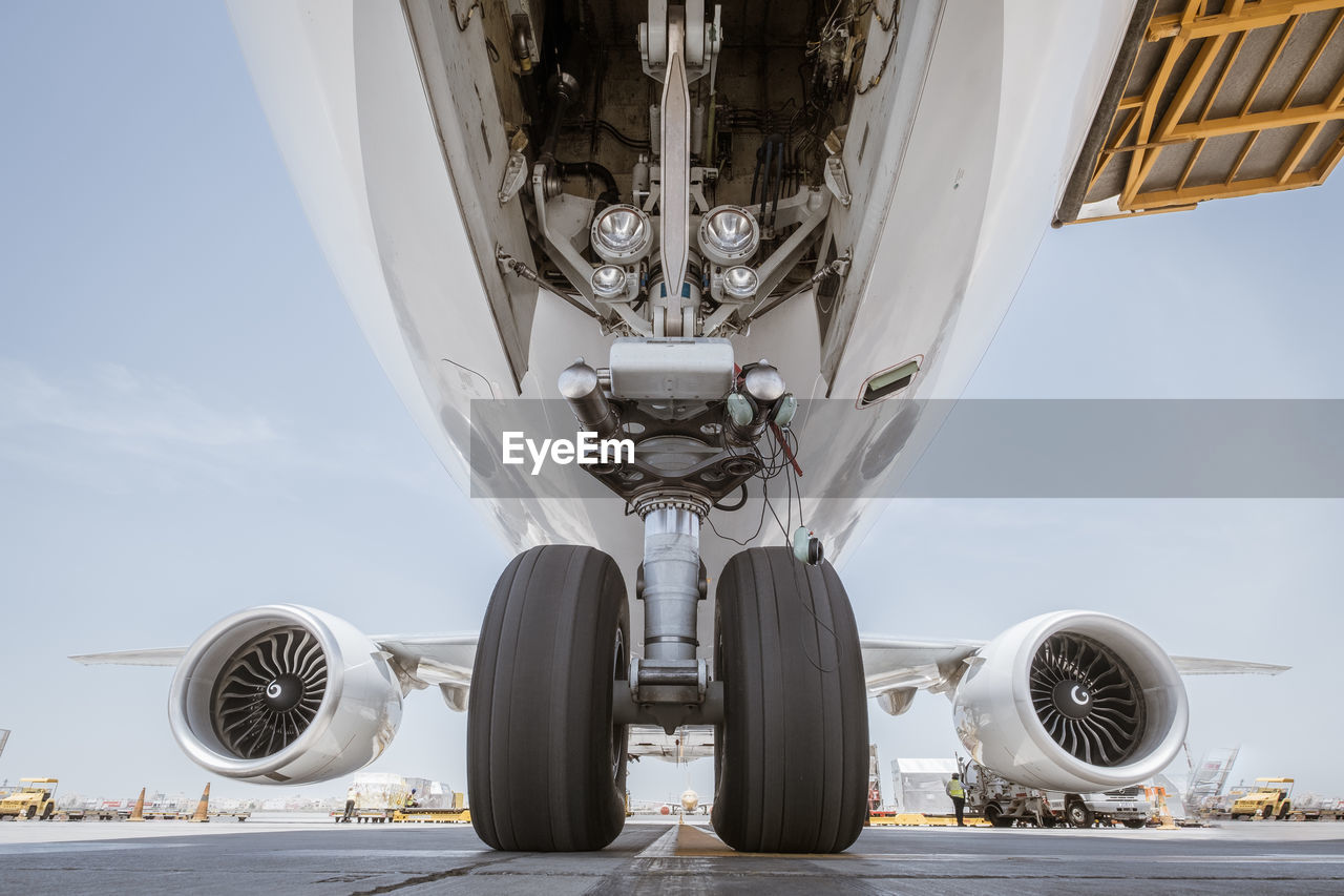 LOW ANGLE VIEW OF AIRPLANE AGAINST SKY