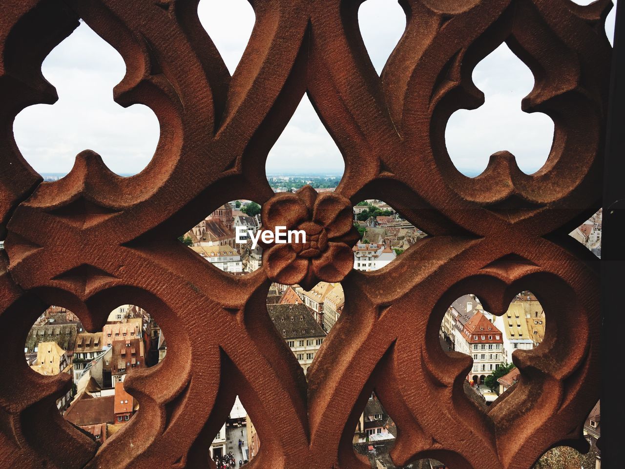 FULL FRAME SHOT OF SKY SEEN THROUGH ARCH