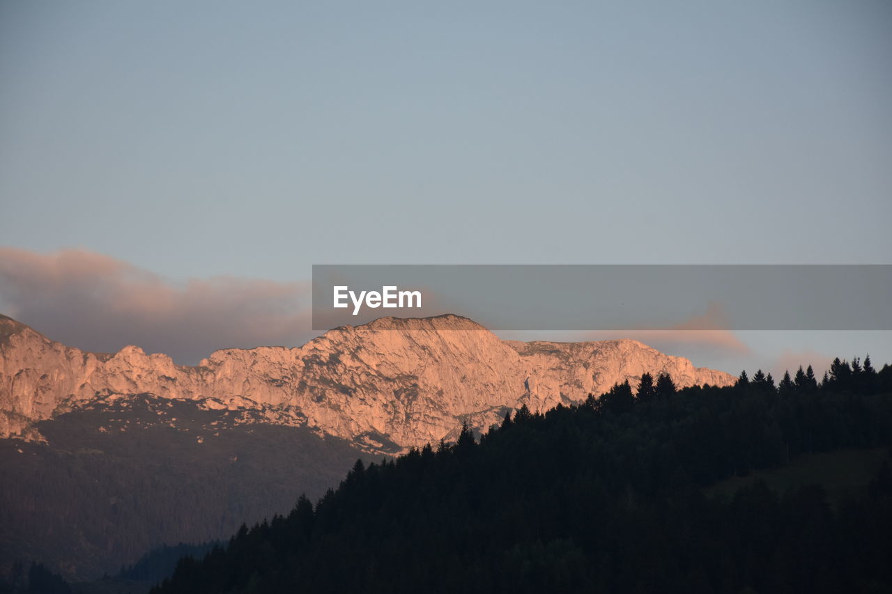 SCENIC VIEW OF MOUNTAIN RANGE AGAINST SKY