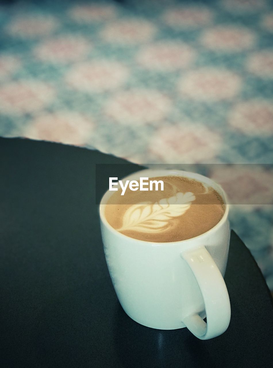 CLOSE-UP OF COFFEE CUP