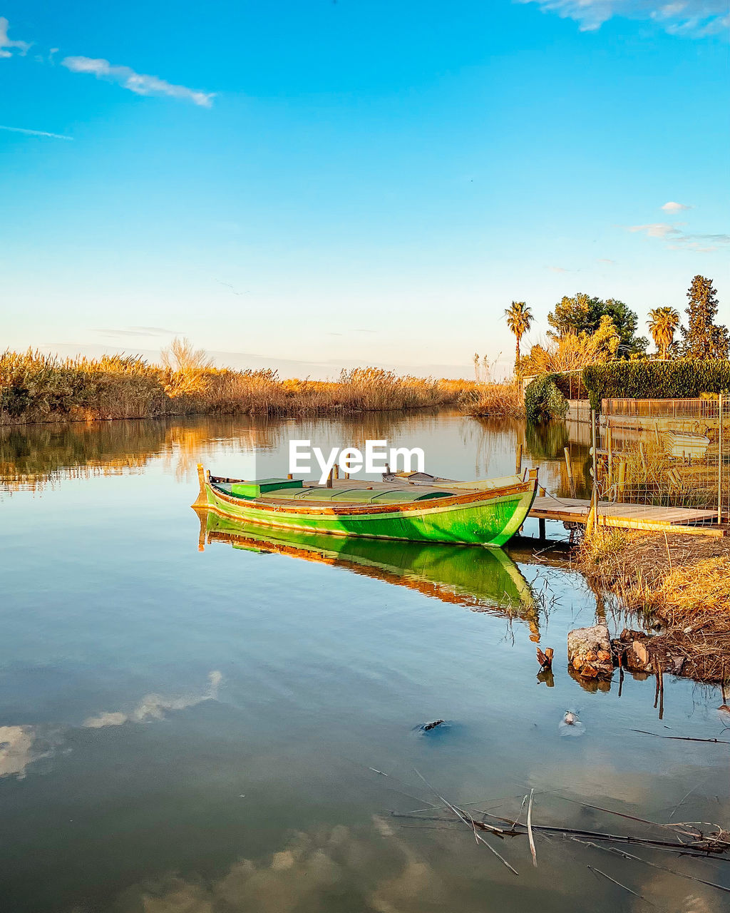 Scenic view of la albufera against sky