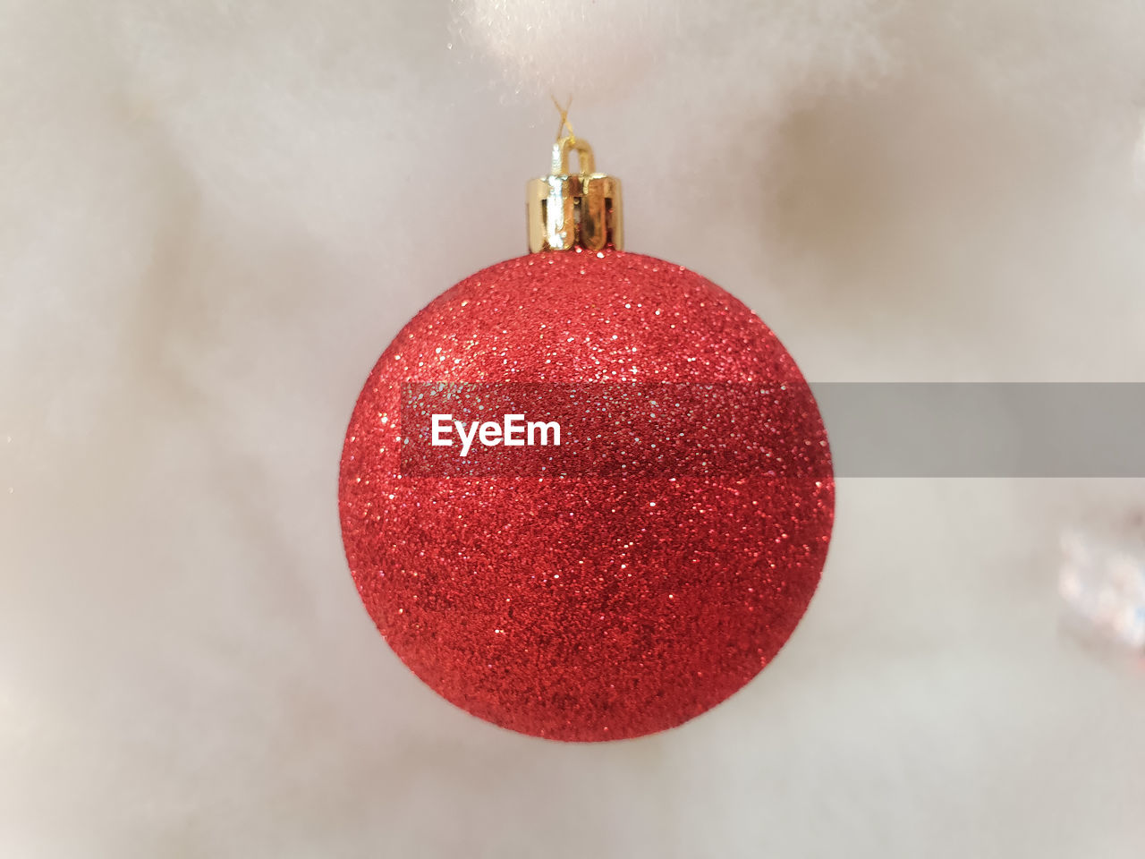 red, christmas decoration, celebration, christmas, holiday, christmas ornament, pink, decoration, hanging, christmas tree, no people, close-up, indoors, tradition, event, single object, tree, sphere, nature, winter, studio shot, shiny, focus on foreground
