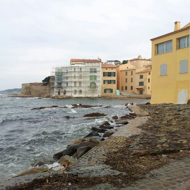 VIEW OF BUILDINGS AGAINST SKY