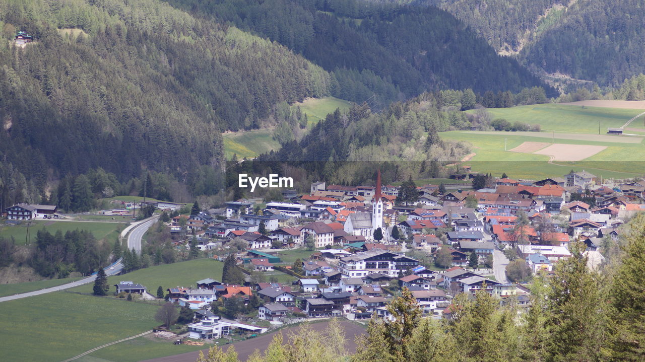 HIGH ANGLE VIEW OF TOWNSCAPE AND TREES