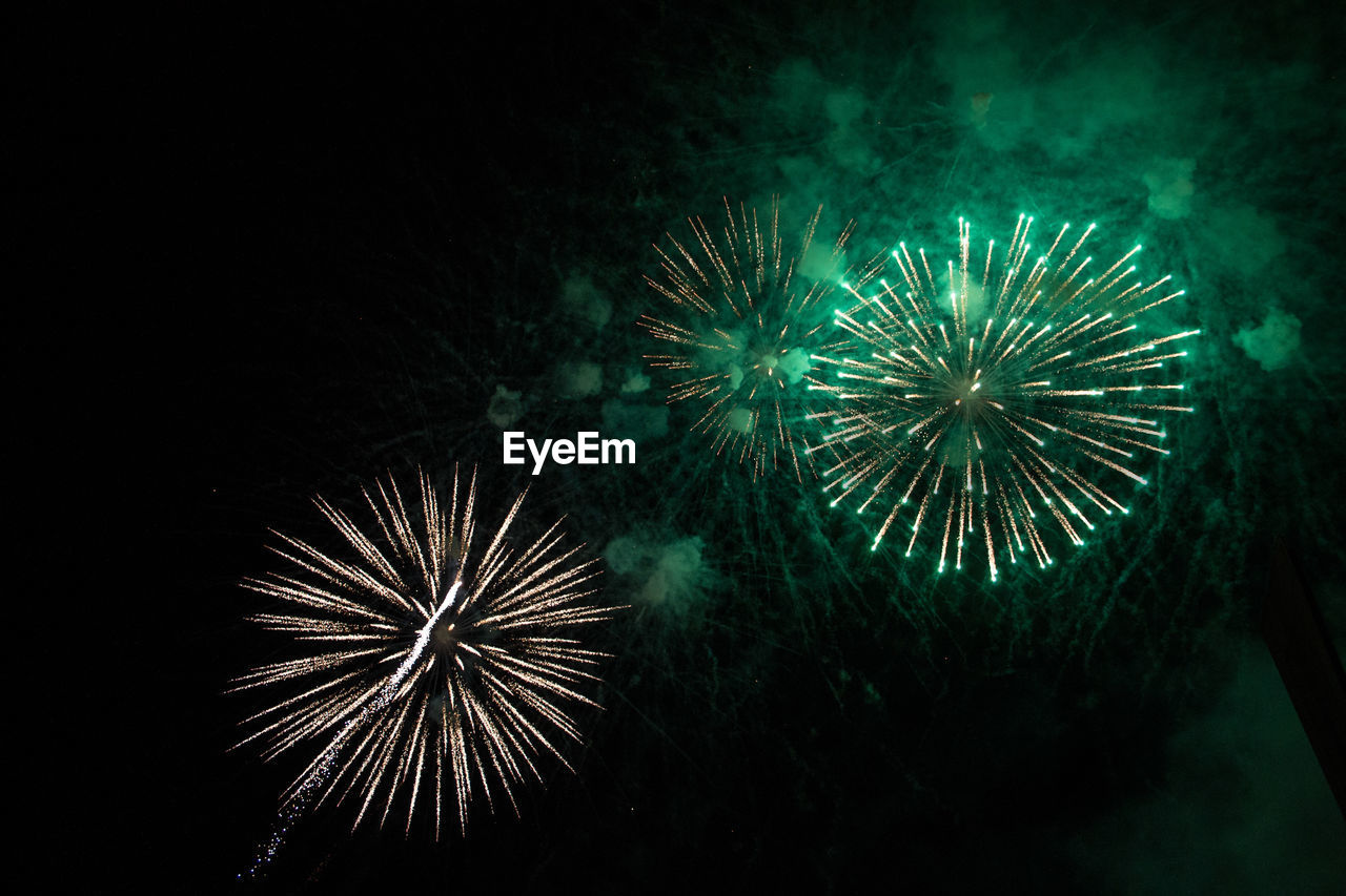 LOW ANGLE VIEW OF FIREWORKS AGAINST SKY AT NIGHT