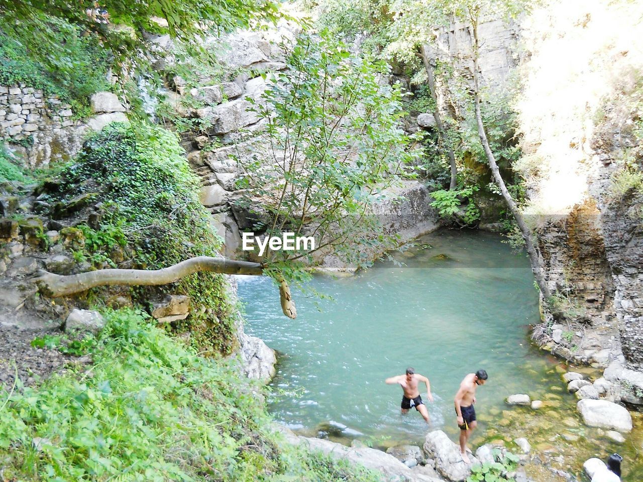 VIEW OF PEOPLE STANDING ON ROCKS