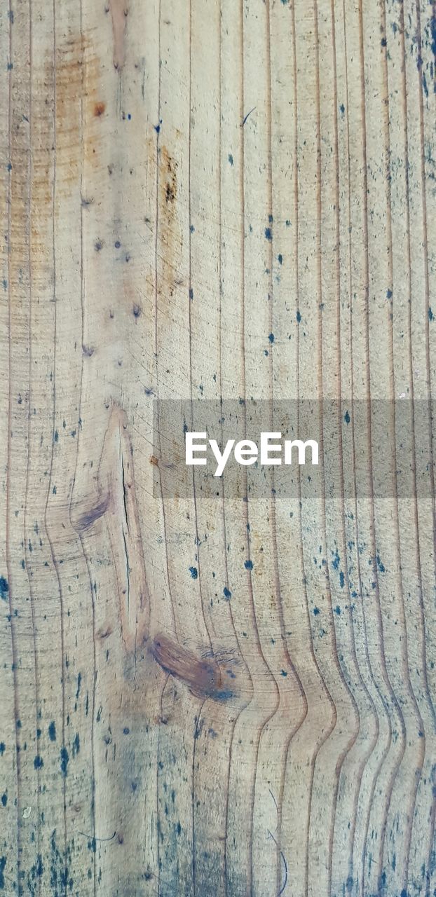 FULL FRAME SHOT OF WEATHERED WOOD