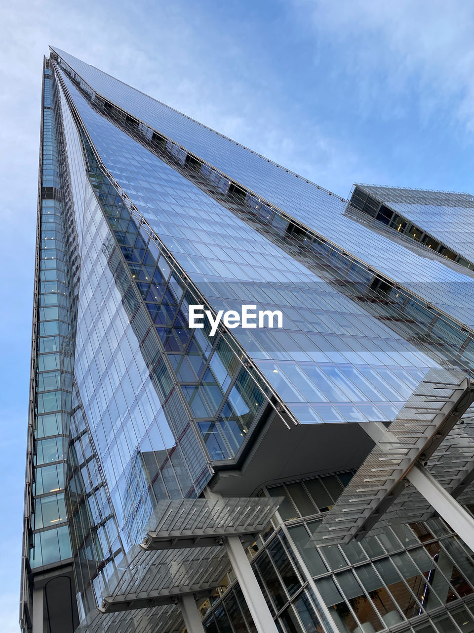 LOW ANGLE VIEW OF MODERN BUILDINGS AGAINST SKY