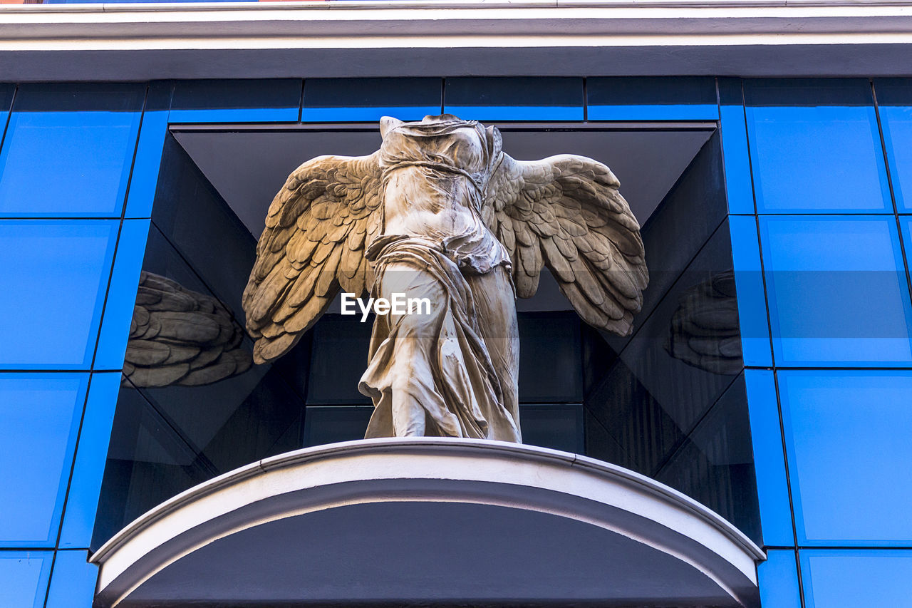 LOW ANGLE VIEW OF STATUE OF BUILDING