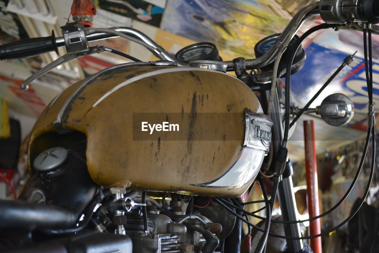 CLOSE-UP OF PARKED MOTORCYCLE