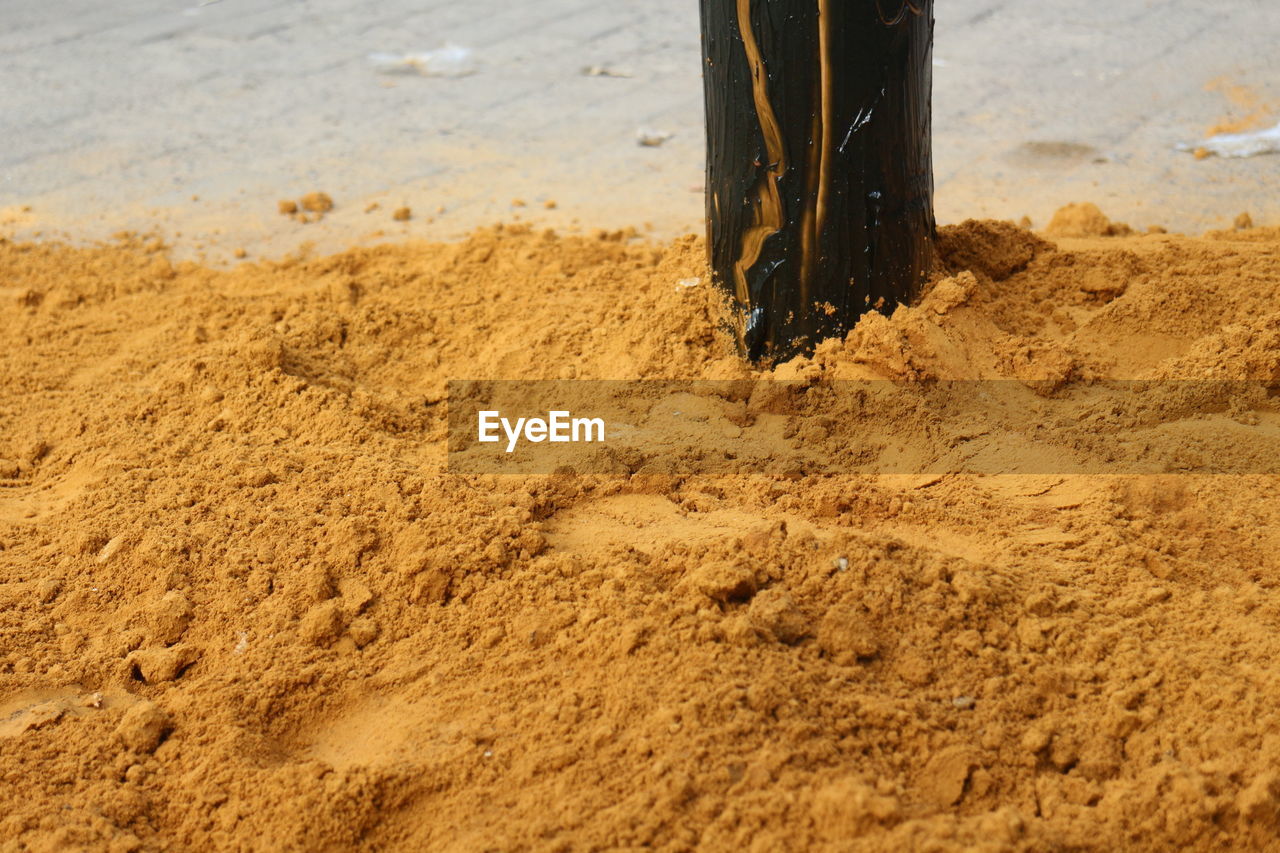 HIGH ANGLE VIEW OF MUD ON BEACH