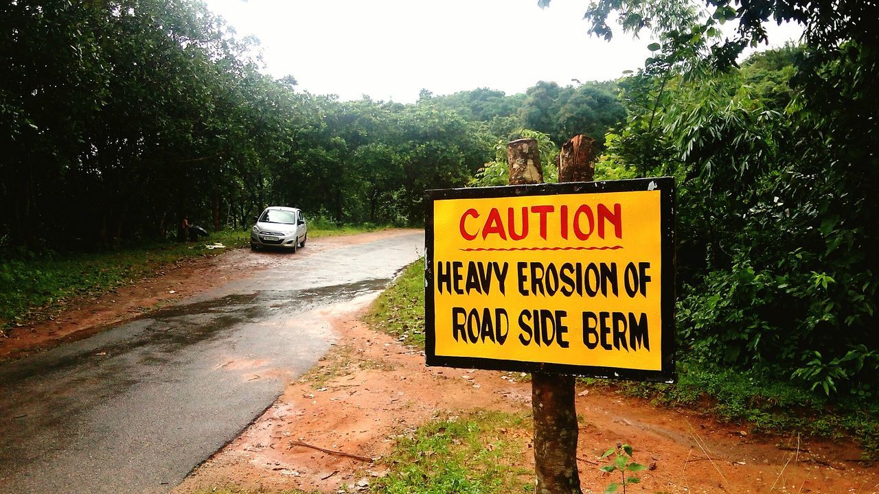 INFORMATION SIGN AGAINST TREES