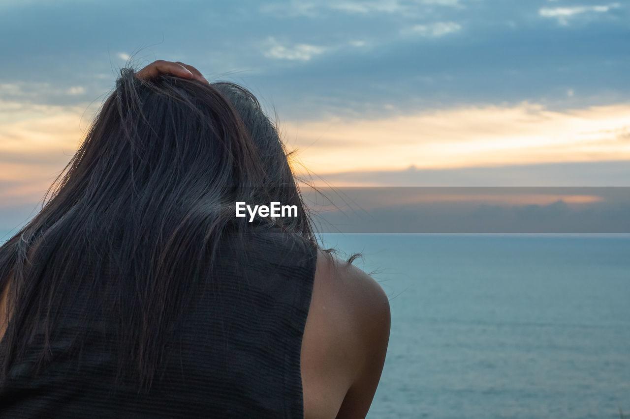 REAR VIEW OF WOMAN LOOKING AT SEA VIEW