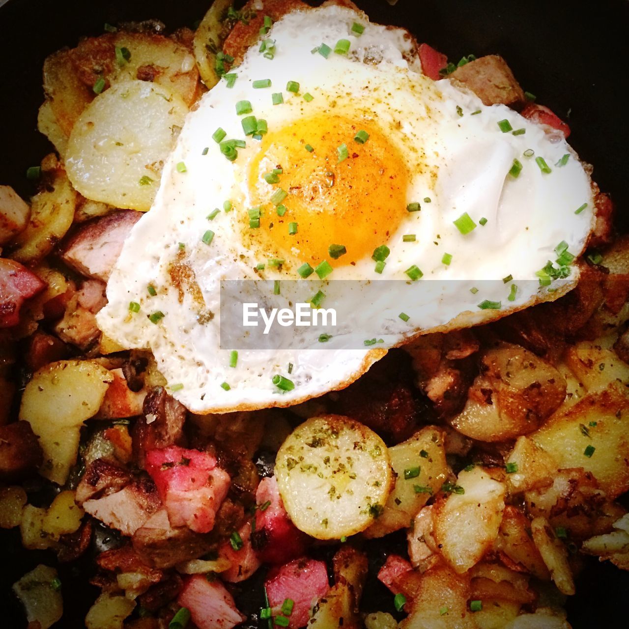 Fried potatoes with bacon and egg