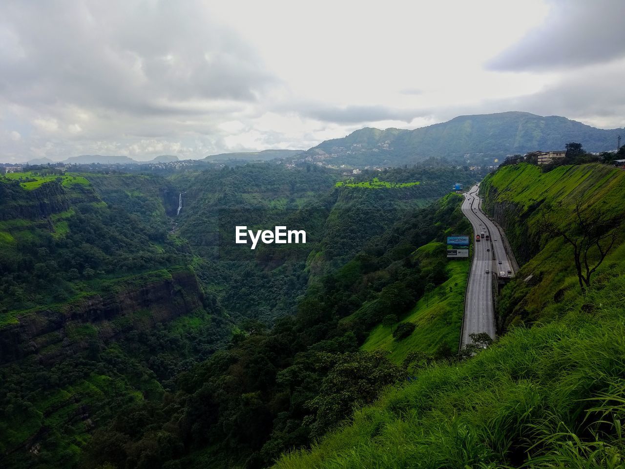 PANORAMIC VIEW OF LANDSCAPE AGAINST SKY