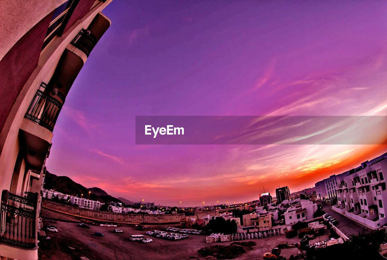 LOW ANGLE VIEW OF BUILDINGS IN CITY AGAINST SKY