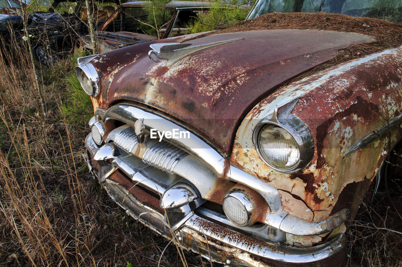 CLOSE-UP OF RUSTY METAL