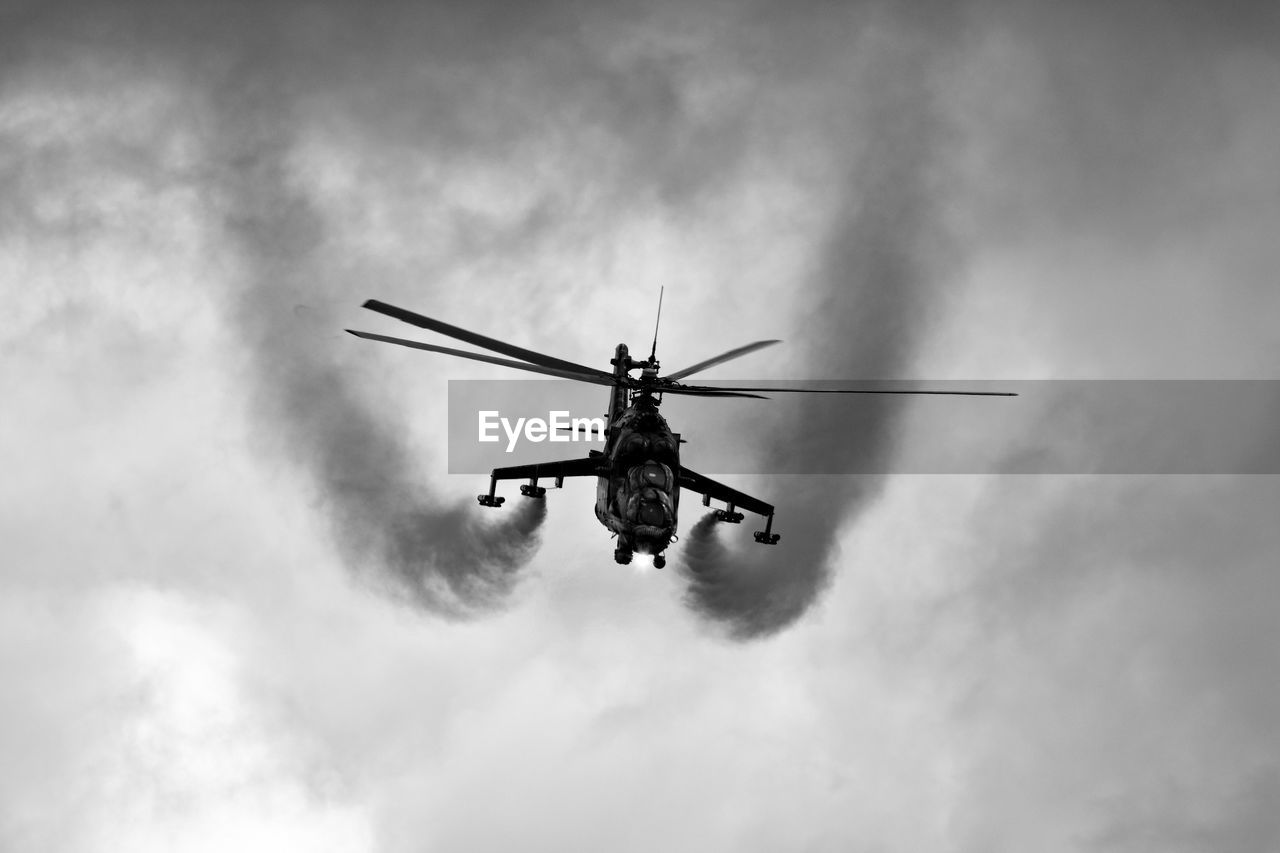 air vehicle, flying, transportation, mode of transportation, cloud, mid-air, sky, airplane, vehicle, black and white, aviation, aircraft, helicopter, nature, motion, monochrome, low angle view, propeller, monochrome photography, on the move, outdoors, wing, travel, no people, day, helicopter rotor, military, drone