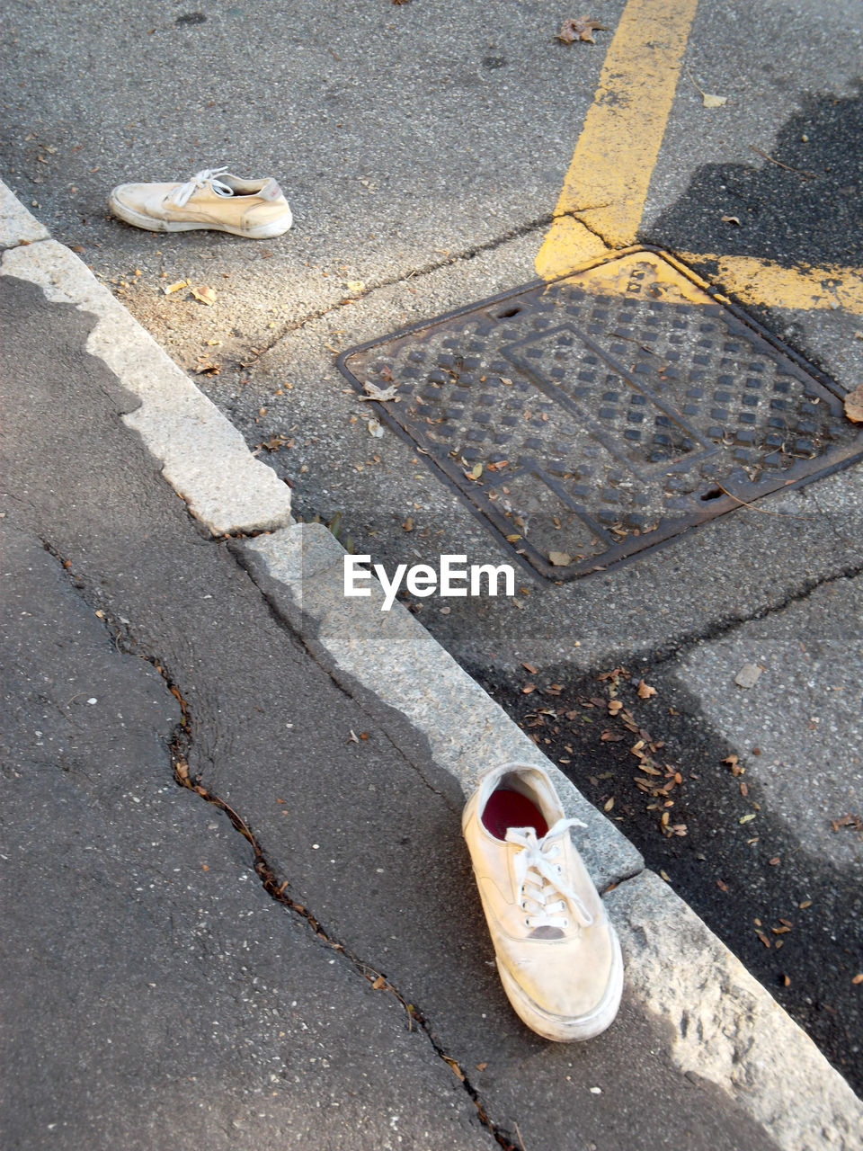 HIGH ANGLE VIEW OF SHOE ON STREET