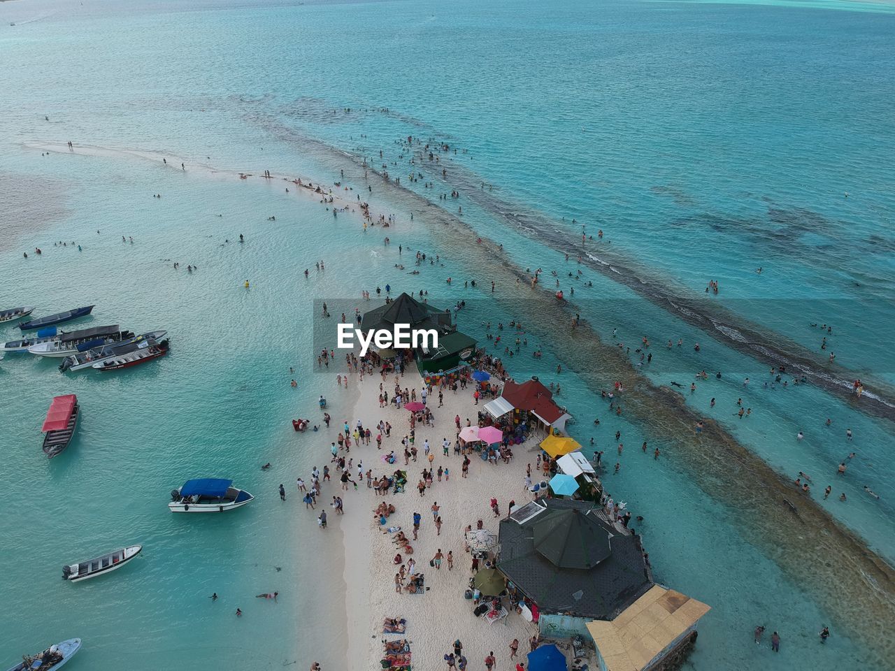 HIGH ANGLE VIEW OF CROWD ON BEACH