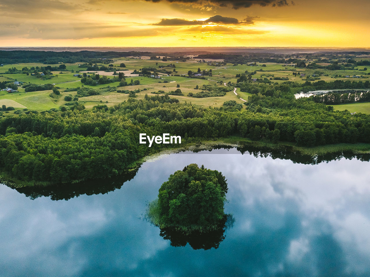 SCENIC VIEW OF LANDSCAPE AGAINST SKY DURING SUNSET