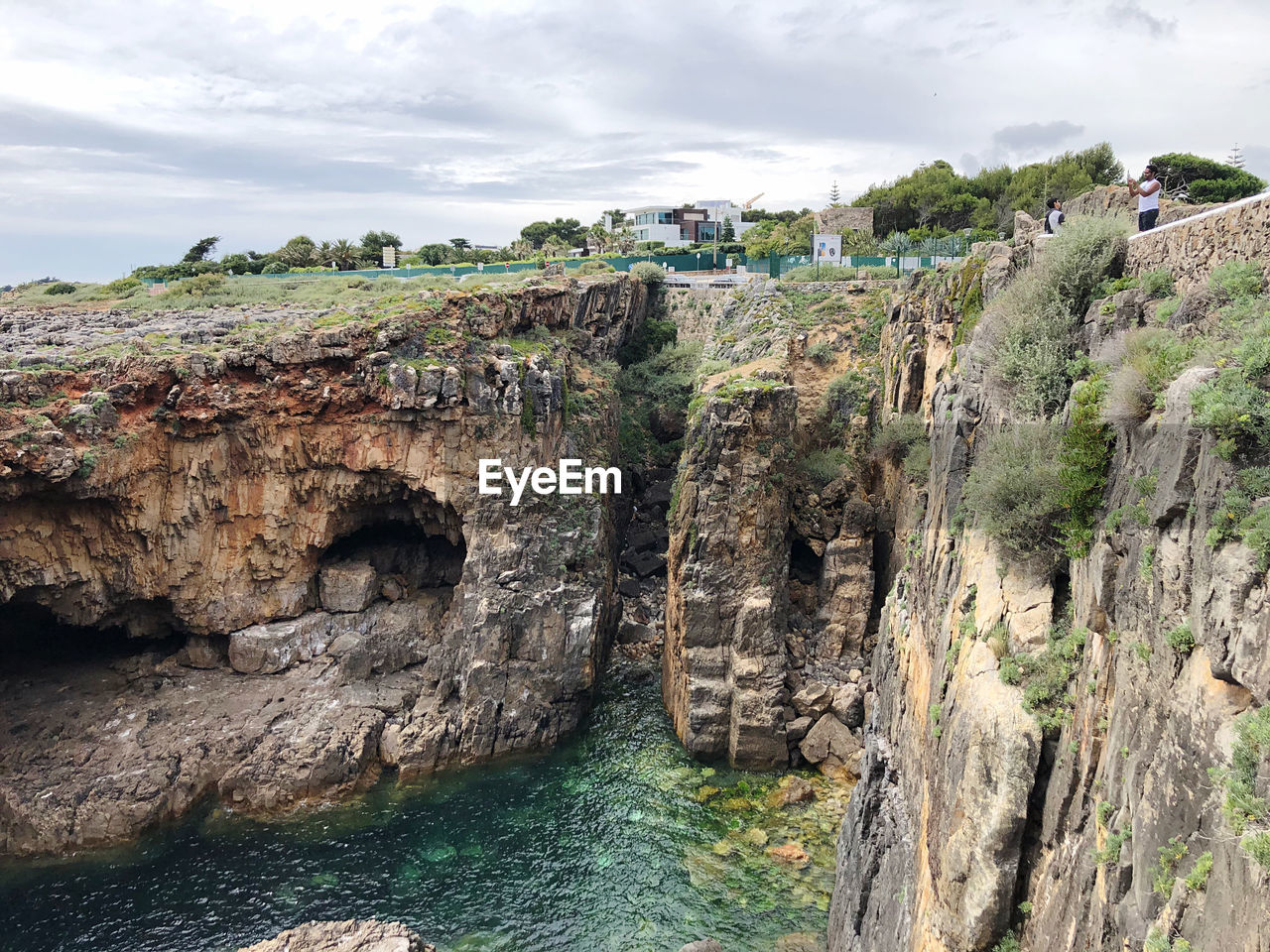 SCENIC VIEW OF ROCK FORMATION AGAINST SKY
