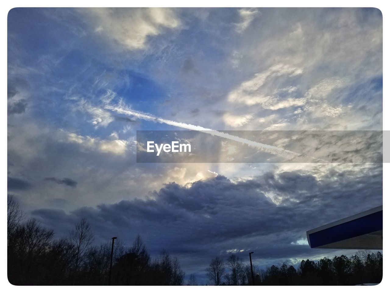 LOW ANGLE VIEW OF VAPOR TRAILS AGAINST SKY