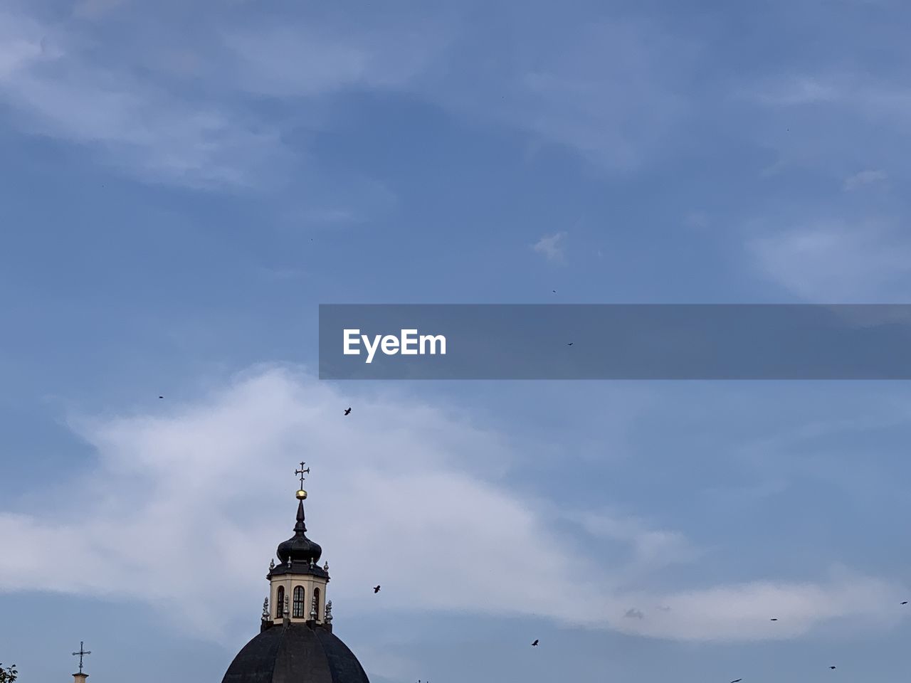 LOW ANGLE VIEW OF A BUILDING AGAINST SKY