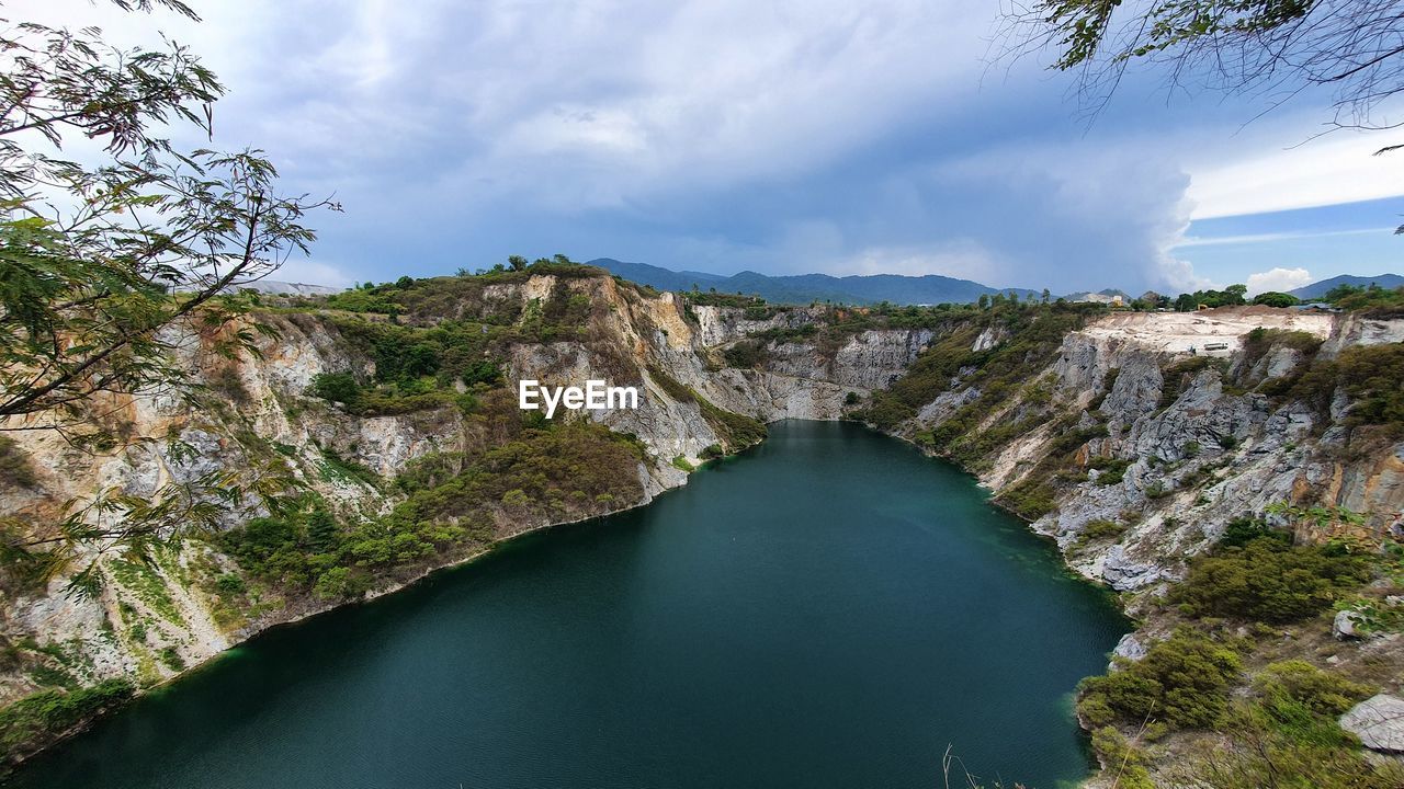PANORAMIC VIEW OF RIVER AMIDST ROCKS AGAINST SKY