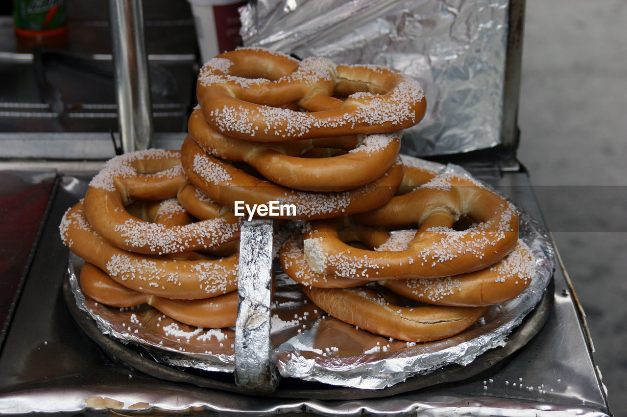 CLOSE-UP OF SWEET FOOD ON TABLE