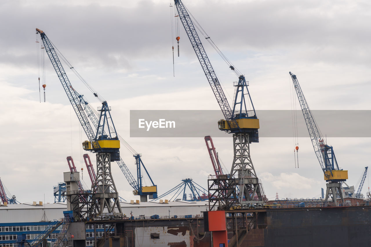 Mobile harbour container cranes at the port of hamburg