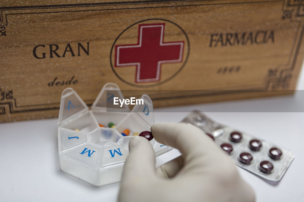 Cropped hand of doctor holding medicine