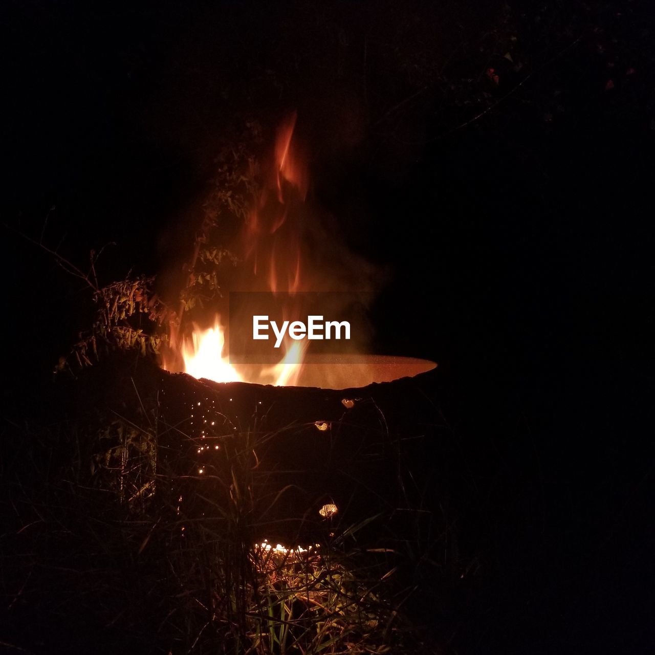 CLOSE-UP VIEW OF BONFIRE AT NIGHT