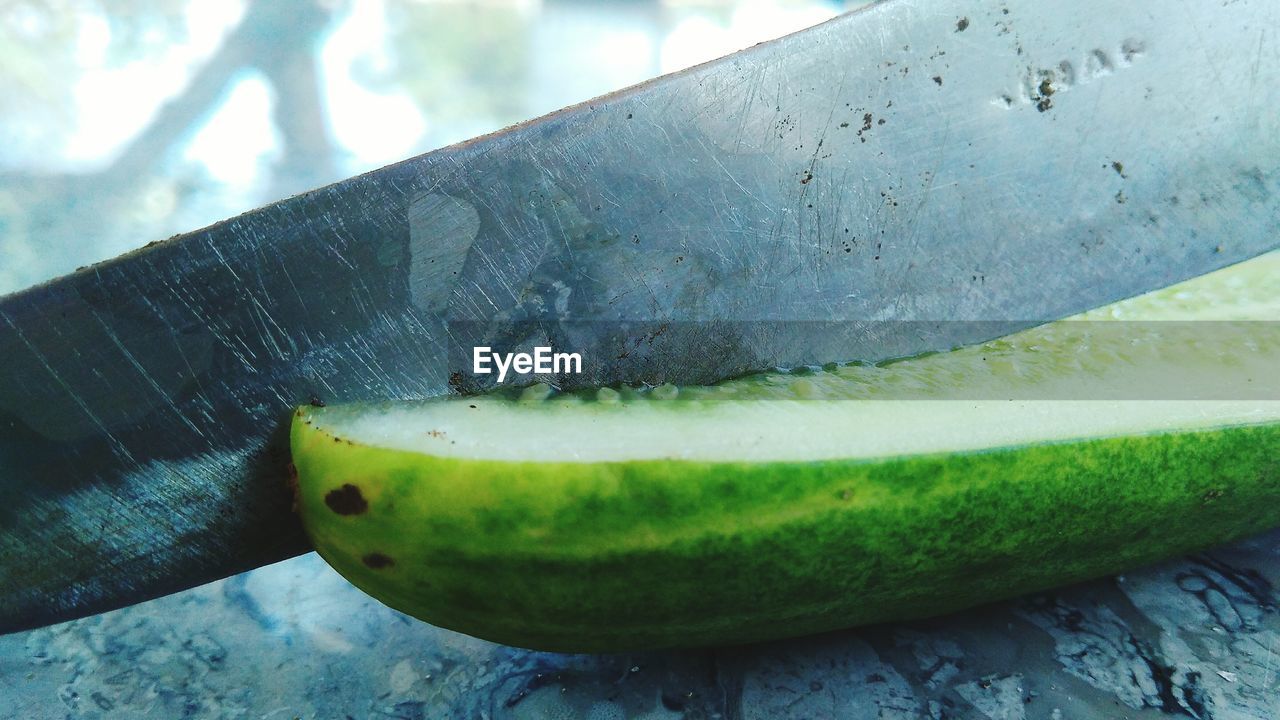 CLOSE UP OF FRUIT