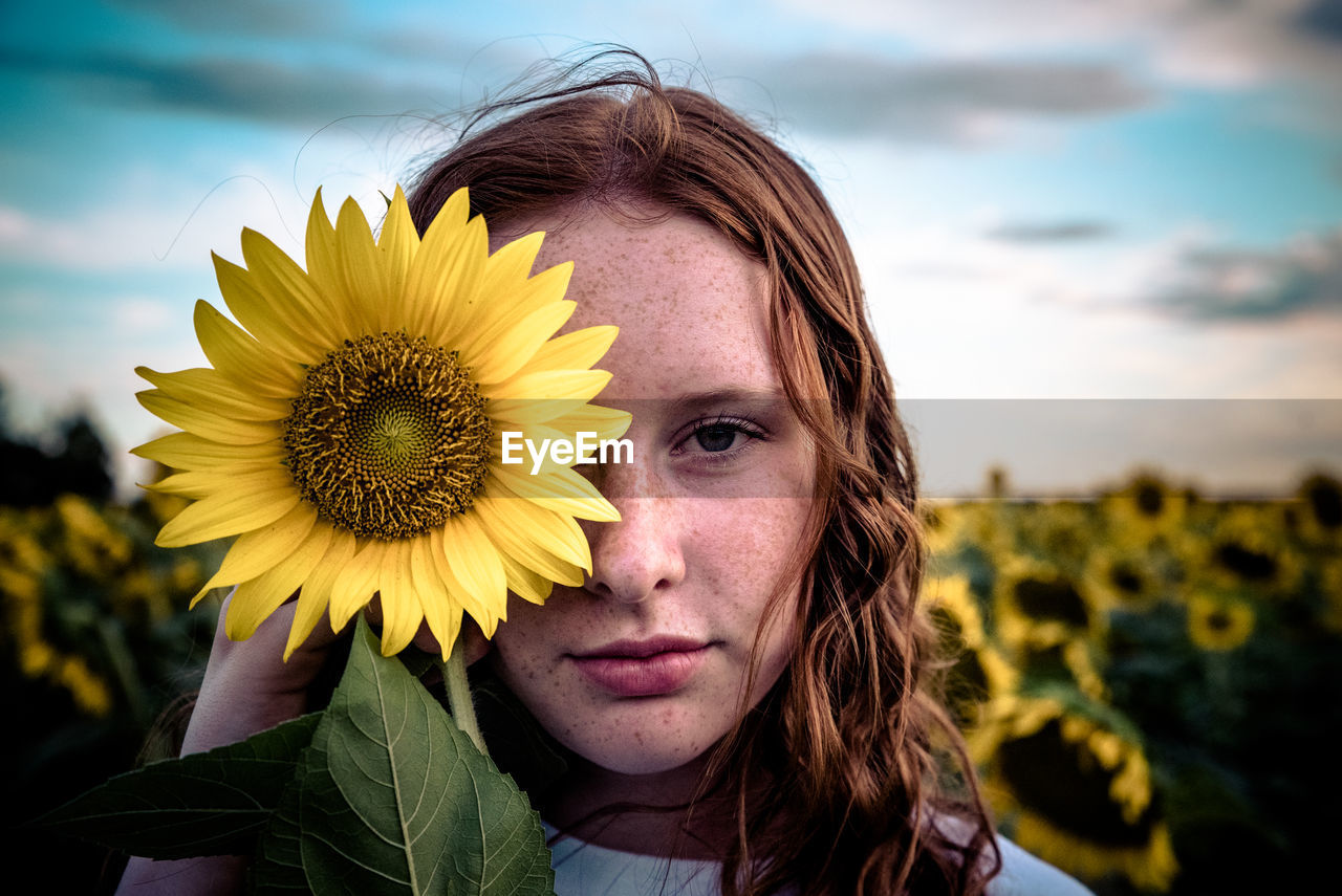 Close-up portrait of sunflower