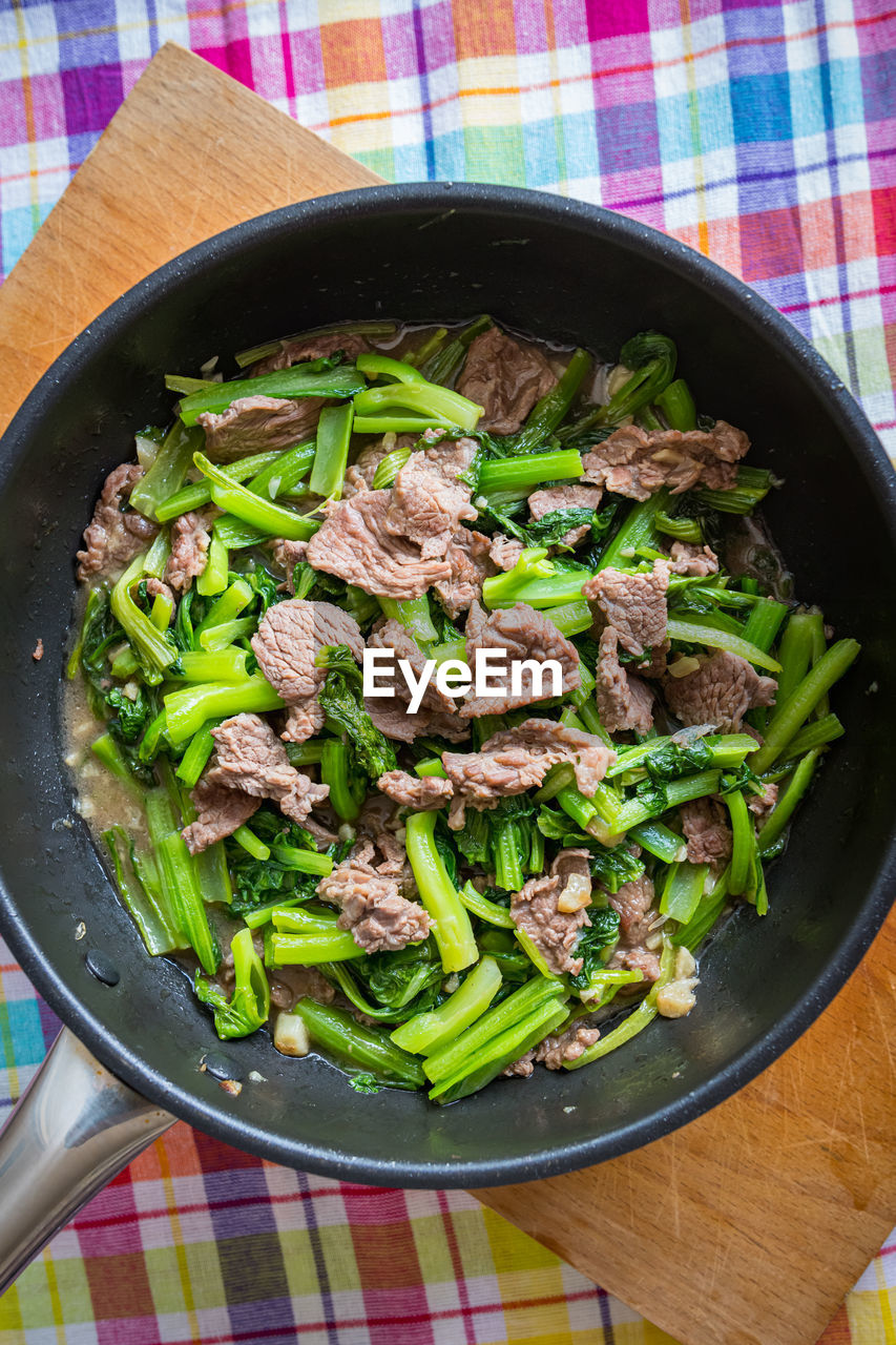 Stir-fried beef and vegetables in the pan